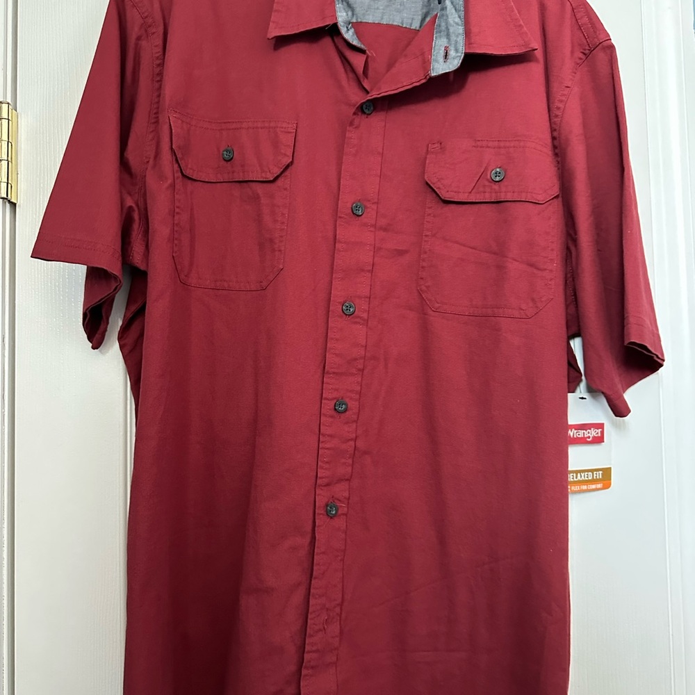 Wrangler Men's Burgundy Button Down Shirt